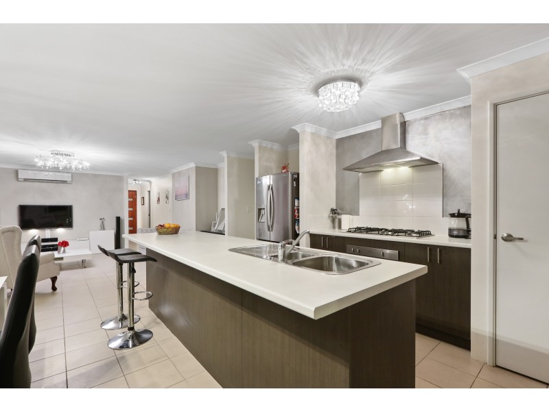 102 Riva Entrance, Piara Waters WA 6112