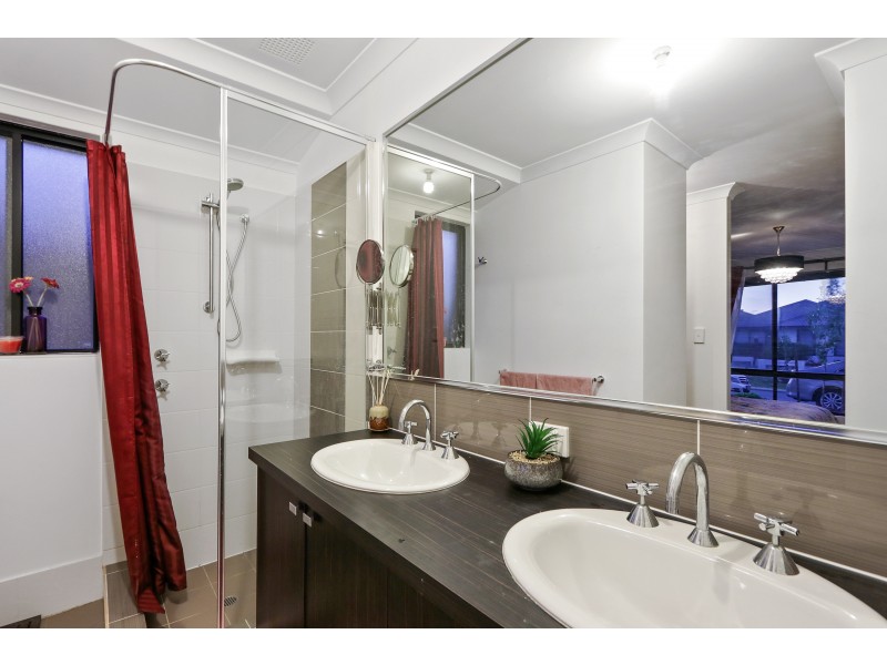 102 Riva Entrance, Piara Waters WA 6112