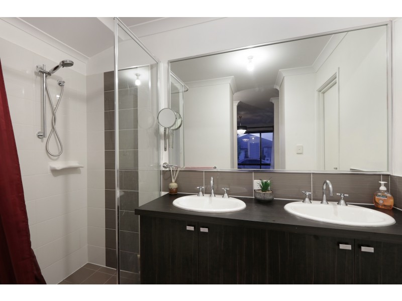 102 Riva Entrance, Piara Waters WA 6112