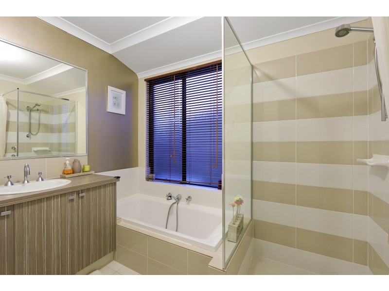 102 Riva Entrance, Piara Waters WA 6112