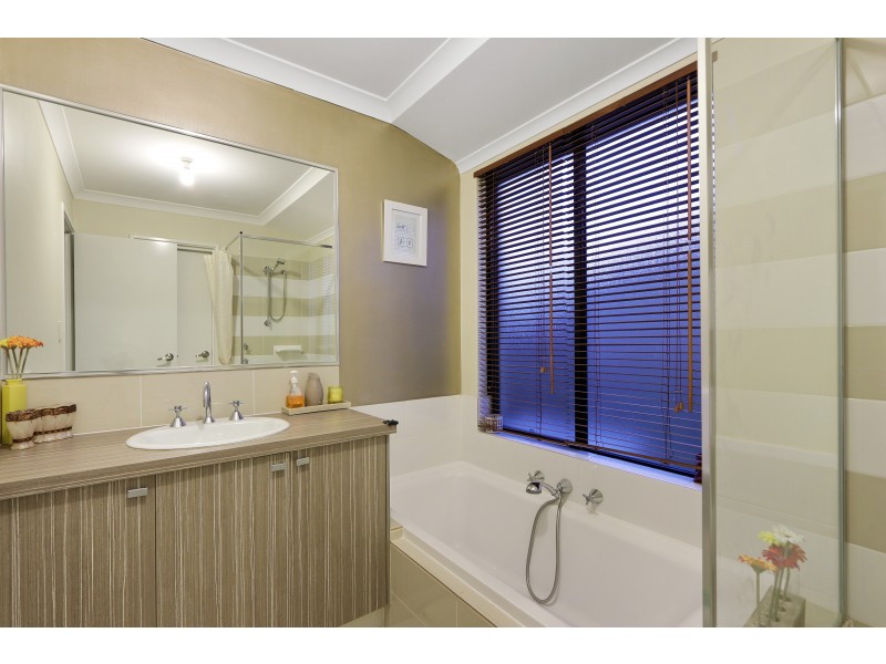 102 Riva Entrance, Piara Waters WA 6112