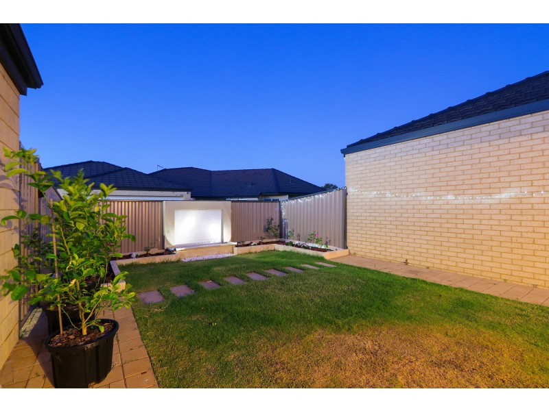 102 Riva Entrance, Piara Waters WA 6112