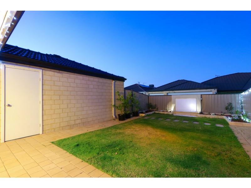 102 Riva Entrance, Piara Waters WA 6112