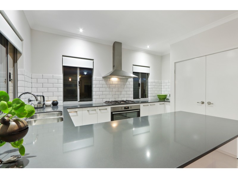 46 Doryanthes Avenue, Piara Waters WA 6112