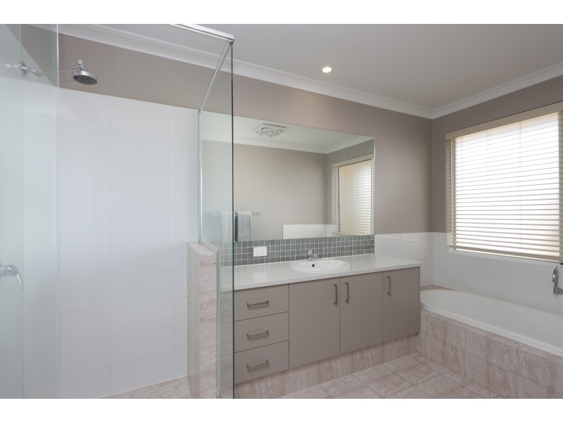 108 Riva Entrance, Piara Waters WA 6112