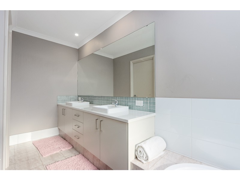 108 Riva Entrance, Piara Waters WA 6112