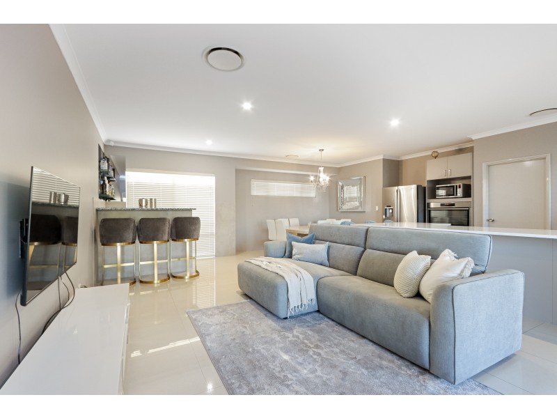 108 Riva Entrance, Piara Waters WA 6112