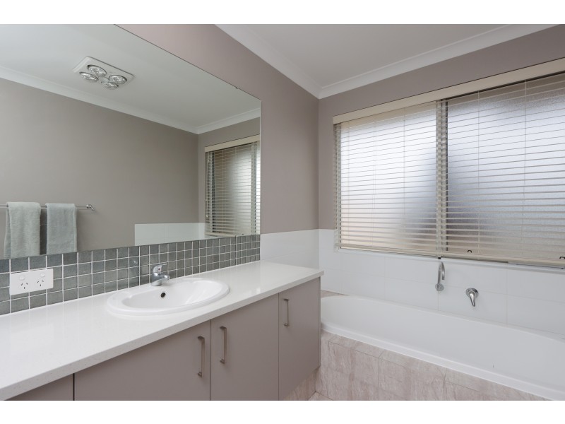 108 Riva Entrance, Piara Waters WA 6112