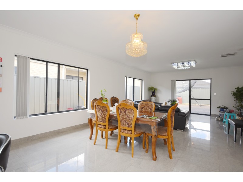 28 Glenariff Boulevard, Canning Vale WA 6155