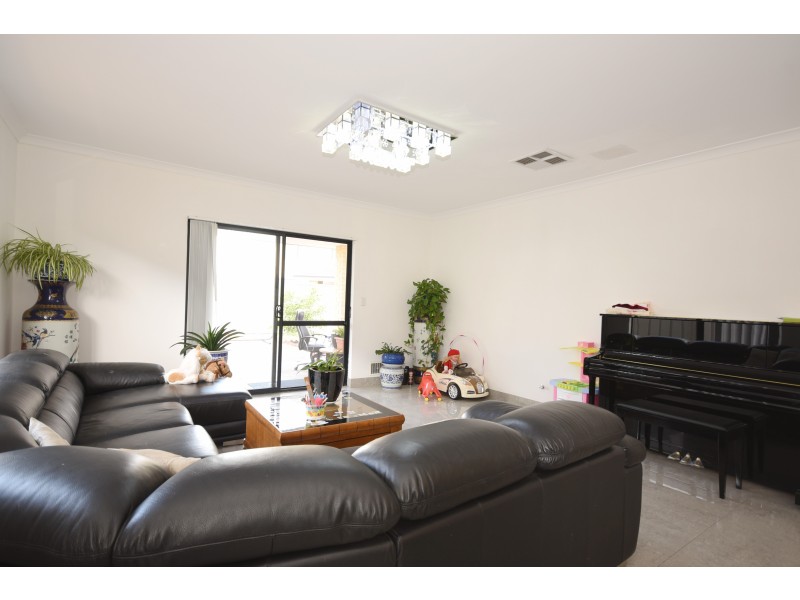 28 Glenariff Boulevard, Canning Vale WA 6155