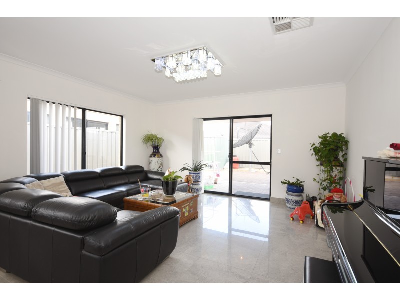 28 Glenariff Boulevard, Canning Vale WA 6155