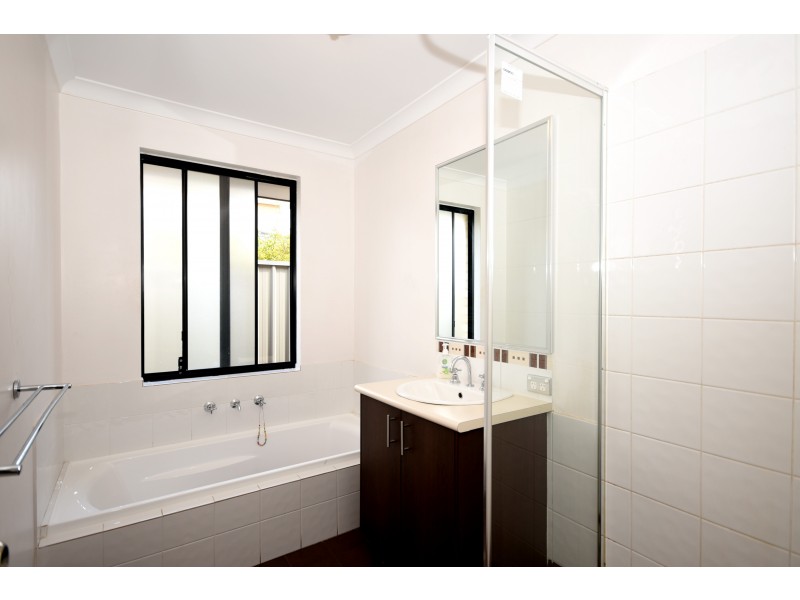 28 Glenariff Boulevard, Canning Vale WA 6155