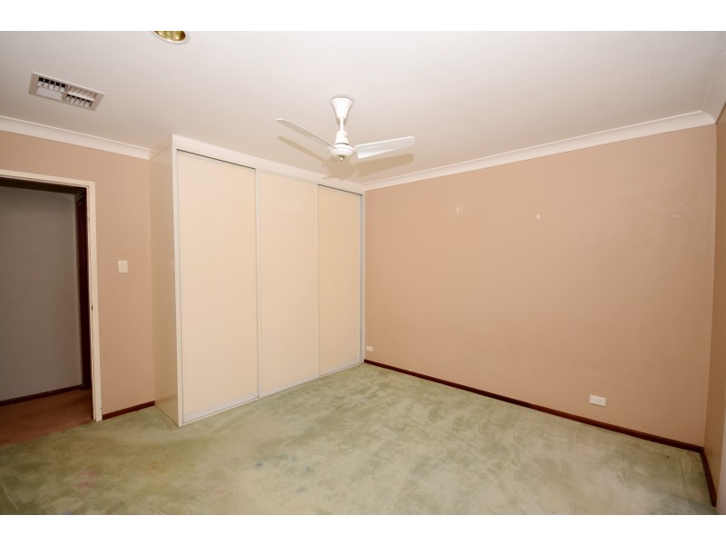 30 Parkfield Road, Kelmscott WA 6111