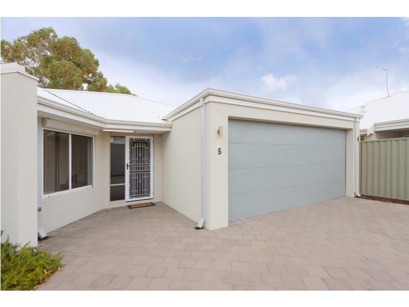 5 Chavez Close, Piara Waters WA 6112