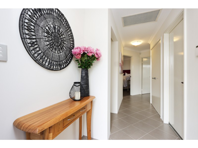 5 Chavez Close, Piara Waters WA 6112