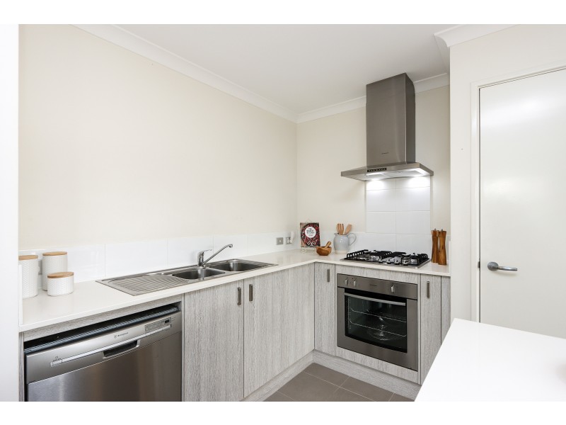 5 Chavez Close, Piara Waters WA 6112