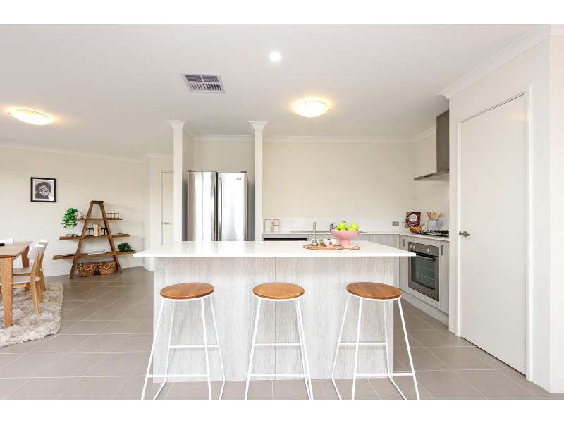 5 Chavez Close, Piara Waters WA 6112