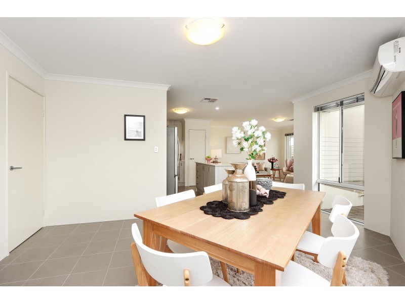 5 Chavez Close, Piara Waters WA 6112