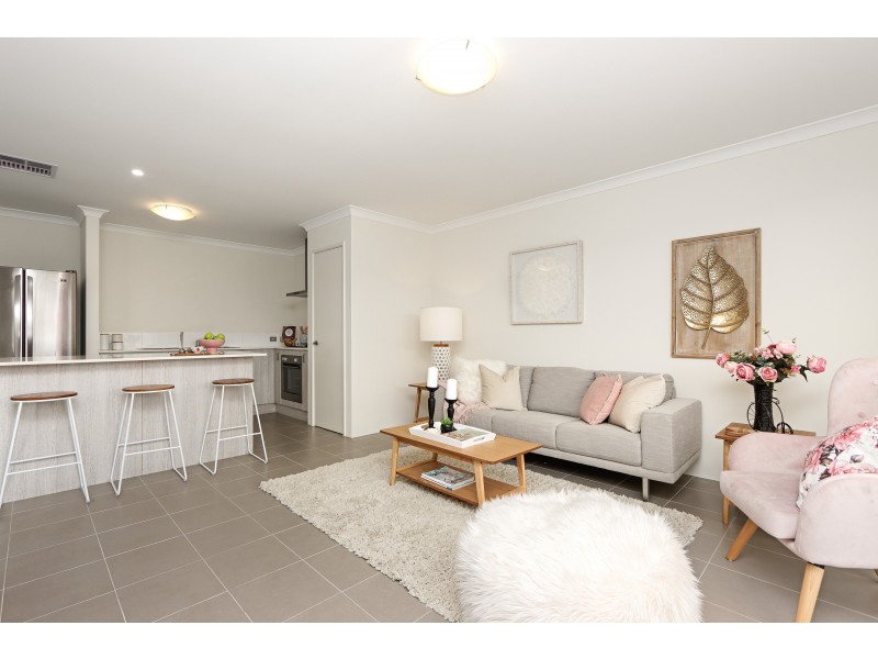 5 Chavez Close, Piara Waters WA 6112