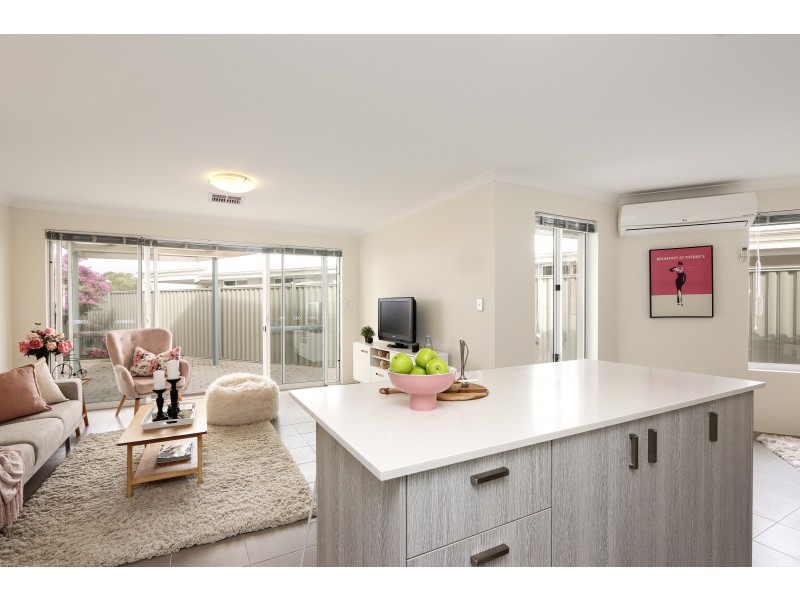 5 Chavez Close, Piara Waters WA 6112