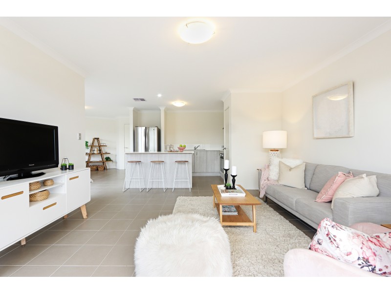 5 Chavez Close, Piara Waters WA 6112