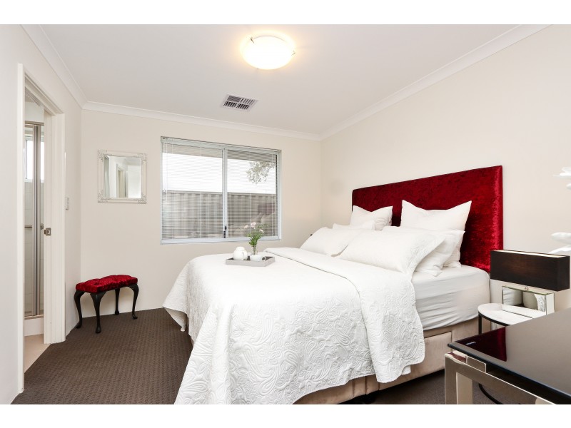 5 Chavez Close, Piara Waters WA 6112