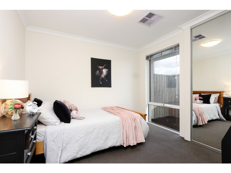 5 Chavez Close, Piara Waters WA 6112