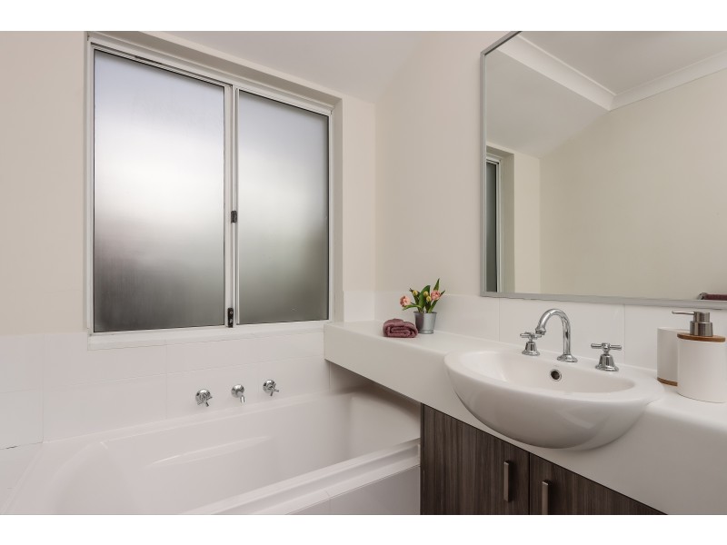 5 Chavez Close, Piara Waters WA 6112