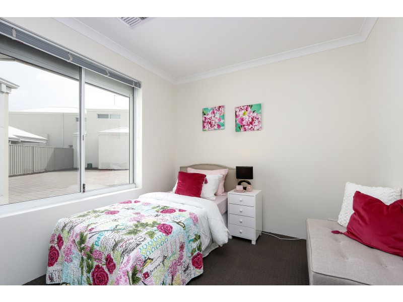 5 Chavez Close, Piara Waters WA 6112