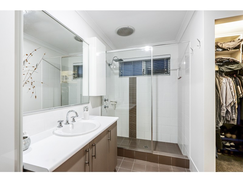 33 Benalla Drive, Harrisdale WA 6112