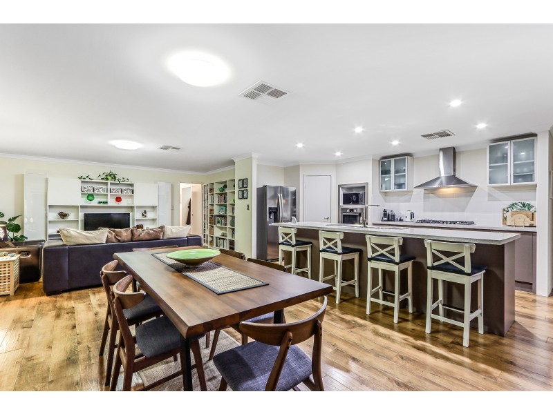 33 Benalla Drive, Harrisdale WA 6112