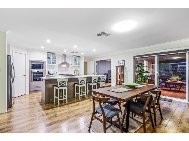 33 Benalla Drive, Harrisdale WA 6112