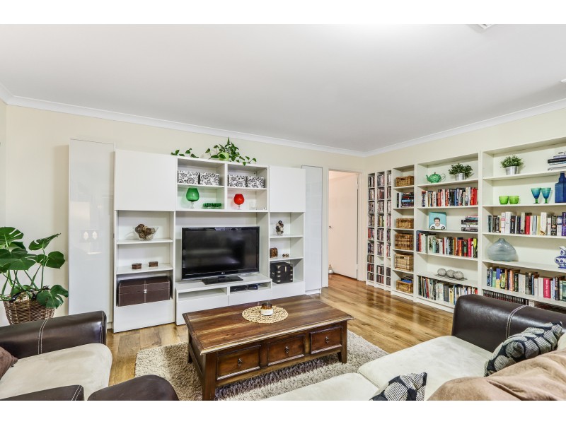 33 Benalla Drive, Harrisdale WA 6112