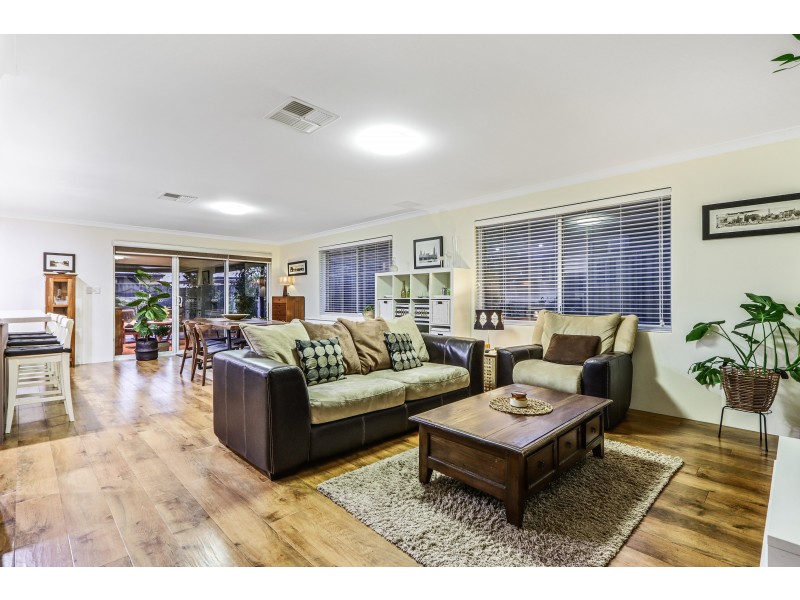 33 Benalla Drive, Harrisdale WA 6112