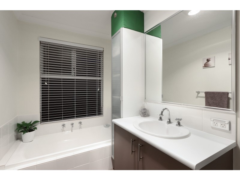 33 Benalla Drive, Harrisdale WA 6112