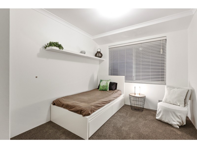 33 Benalla Drive, Harrisdale WA 6112