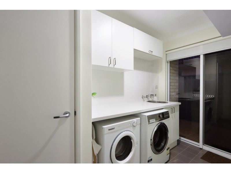 33 Benalla Drive, Harrisdale WA 6112