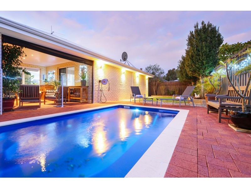 33 Benalla Drive, Harrisdale WA 6112