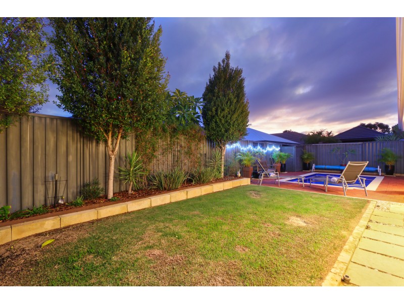 33 Benalla Drive, Harrisdale WA 6112