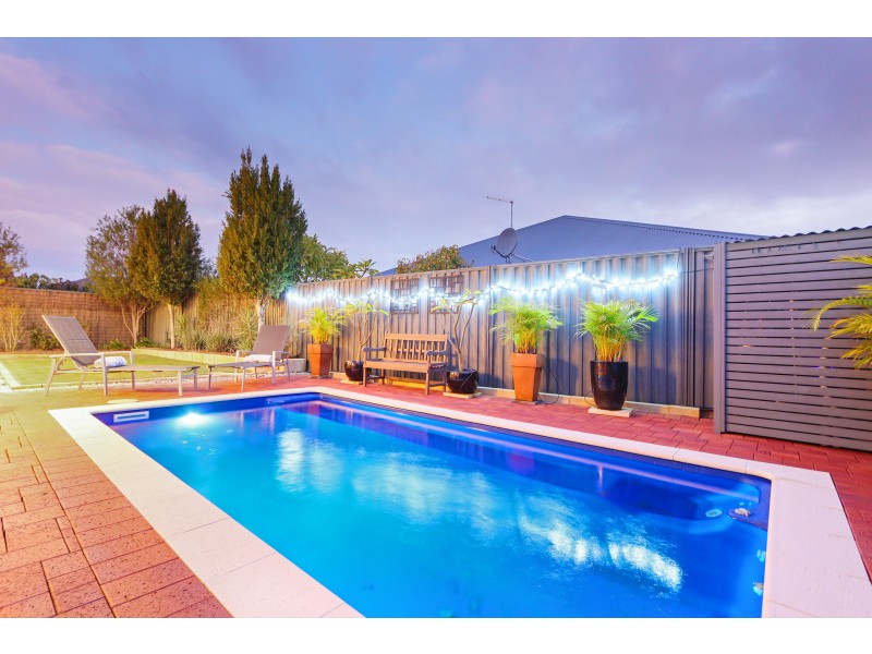 33 Benalla Drive, Harrisdale WA 6112