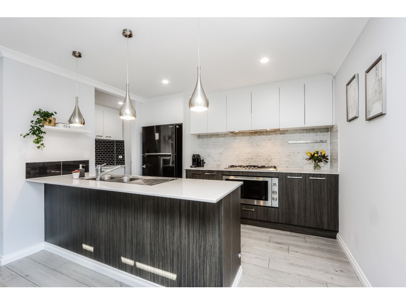 11 Sweetgum Way, Piara Waters WA 6112