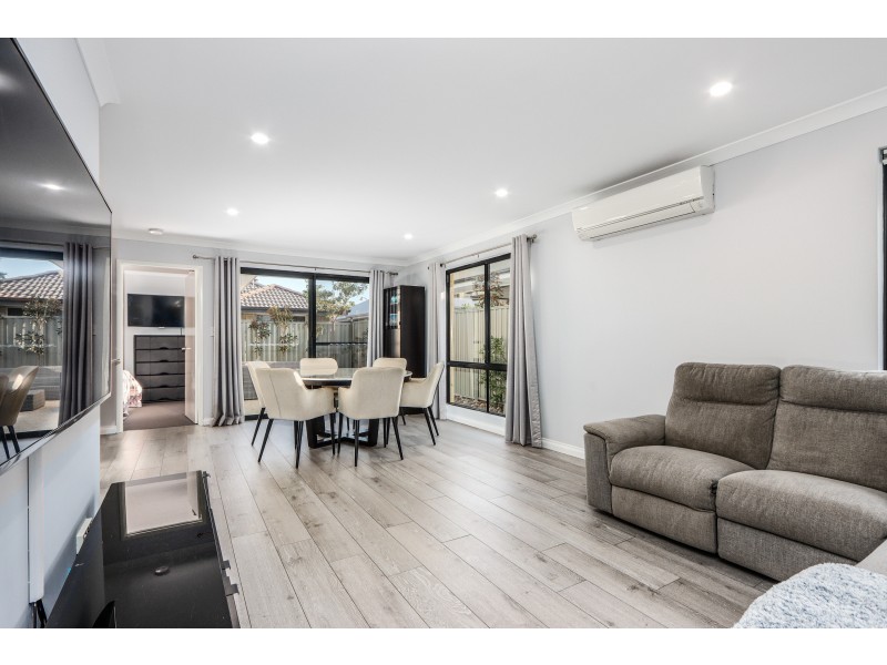 11 Sweetgum Way, Piara Waters WA 6112