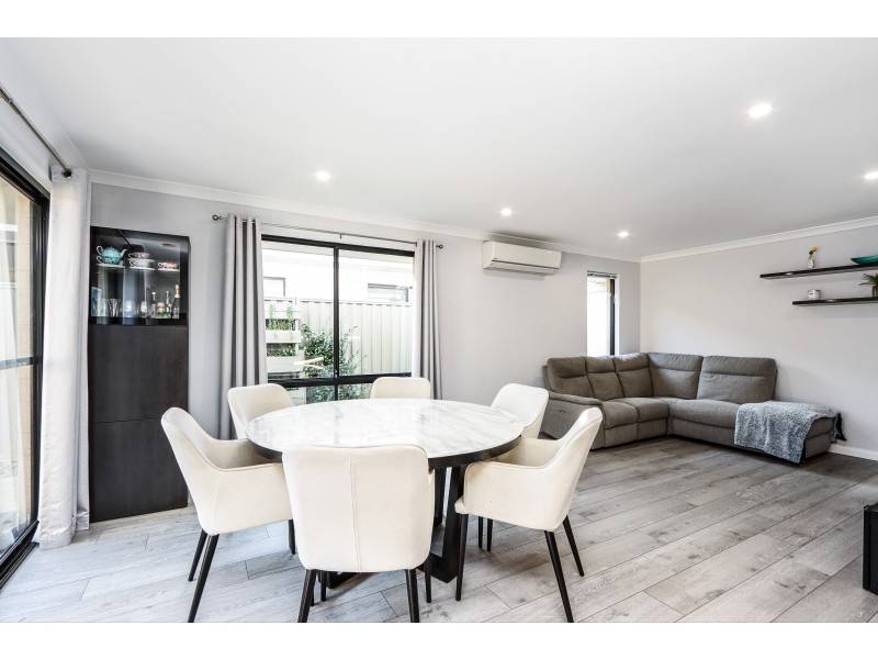 11 Sweetgum Way, Piara Waters WA 6112