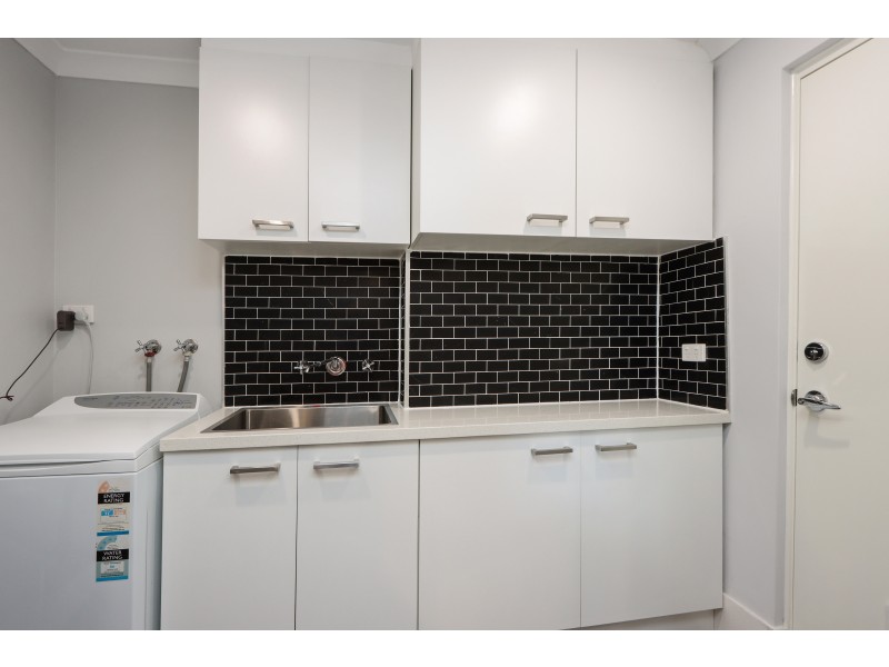 11 Sweetgum Way, Piara Waters WA 6112