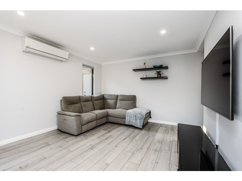 11 Sweetgum Way, Piara Waters WA 6112