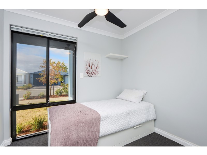 11 Sweetgum Way, Piara Waters WA 6112