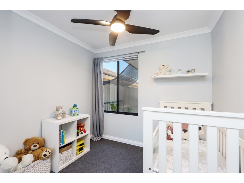 11 Sweetgum Way, Piara Waters WA 6112