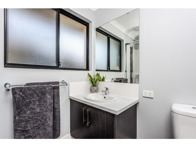 11 Sweetgum Way, Piara Waters WA 6112