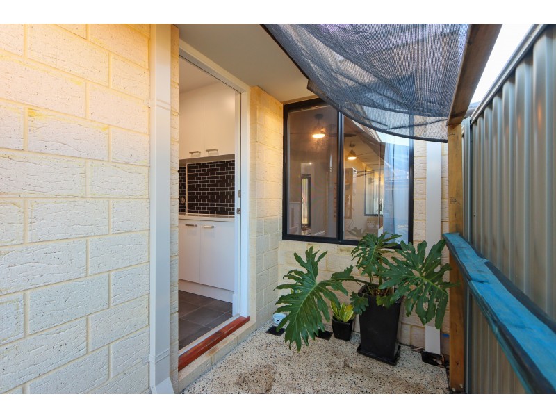 11 Sweetgum Way, Piara Waters WA 6112