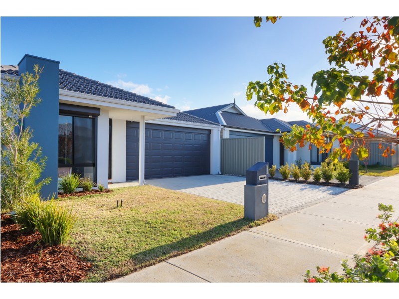 11 Sweetgum Way, Piara Waters WA 6112